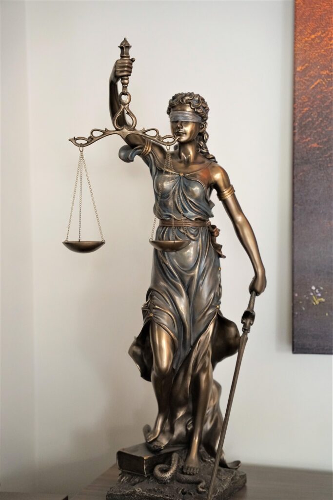smuldur justice 6778953 1920